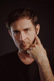 Assistir Filmes de Arthur Harari